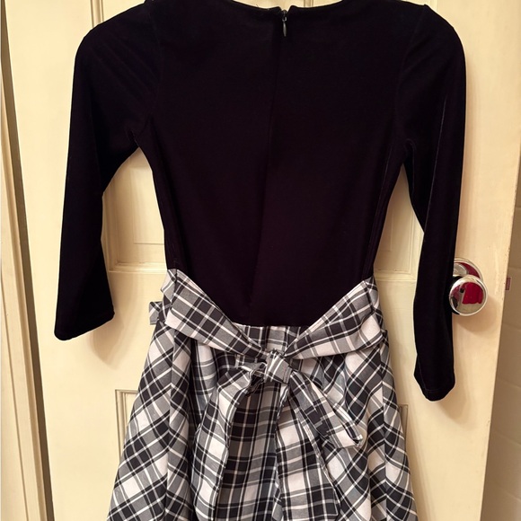 Girls gorgeous dress black velvet (look) and black & white taffeta (look). - Picture 3 of 4